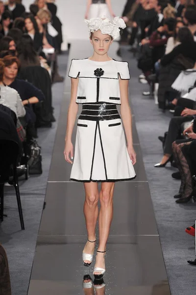 Look 14